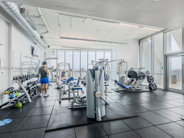 1-bedroom condo for sale in Miami - 888 Biscayne Blvd 4306 - MondialRealty