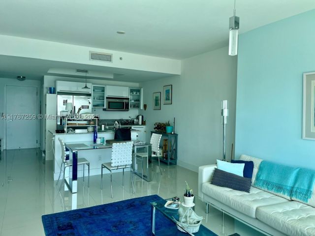 1-bedroom condo for sale in Miami - 888 Biscayne Blvd 4306 - MondialRealty