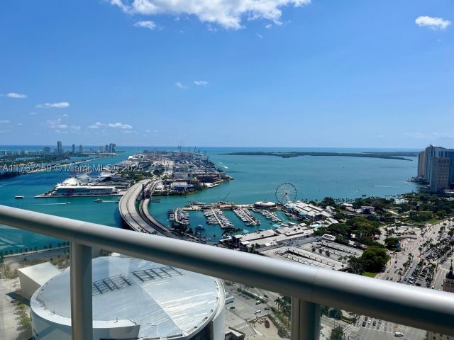 1-bedroom condo for sale in Miami - 888 Biscayne Blvd 4306 - MondialRealty