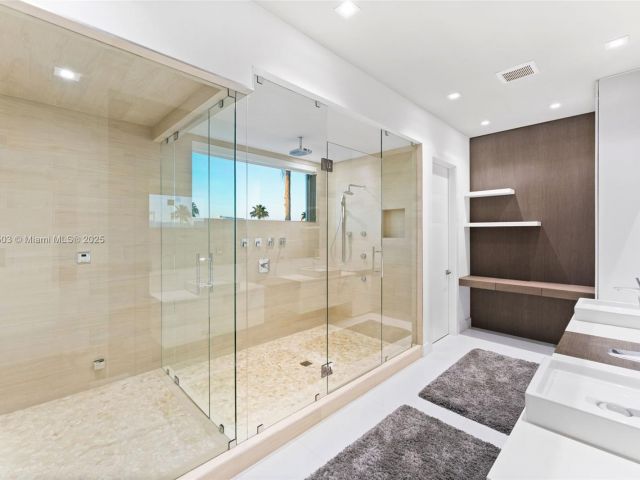 Home for rent at 10561 NW 67th Ter 10561 - photo 5725260