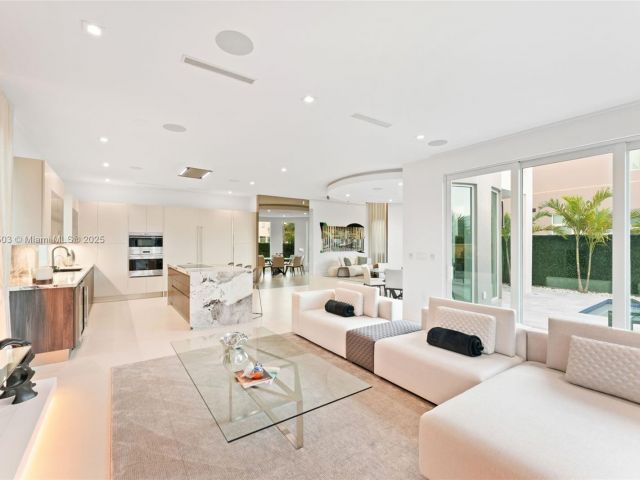 Home for rent at 10561 NW 67th Ter 10561 - photo 5725264