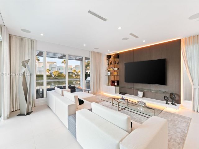 Home for rent at 10561 NW 67th Ter 10561 - photo 5725265