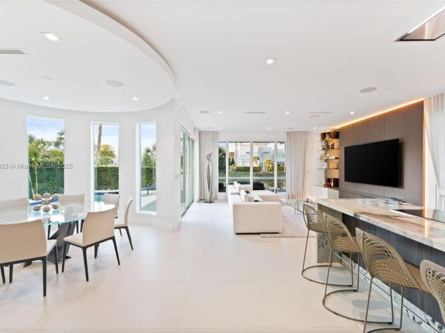 Home for rent at 10561 NW 67th Ter 10561 - photo 5725268