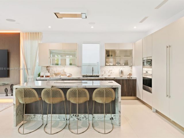 Home for rent at 10561 NW 67th Ter 10561 - photo 5725269