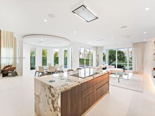 Home for rent at 10561 NW 67th Ter 10561 - photo 5725270