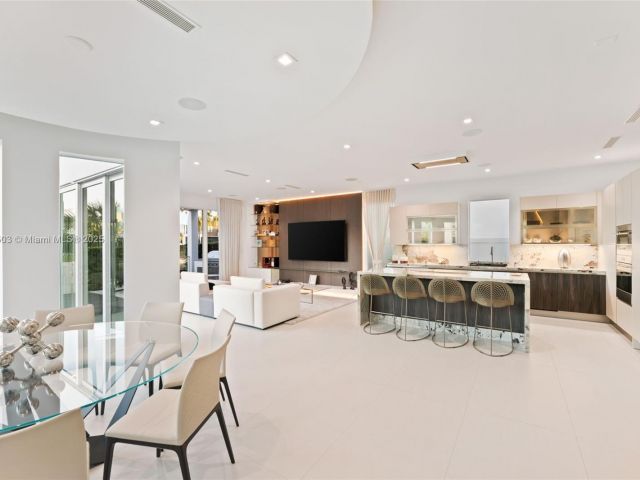 Home for rent at 10561 NW 67th Ter 10561 - photo 5725271