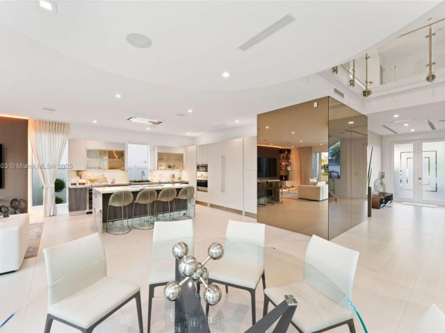 Home for rent at 10561 NW 67th Ter 10561 - photo 5725272