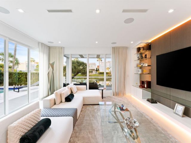 Home for rent at 10561 NW 67th Ter 10561 - photo 5725273