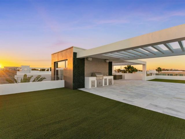 Home for rent at 10561 NW 67th Ter 10561 - photo 5725276