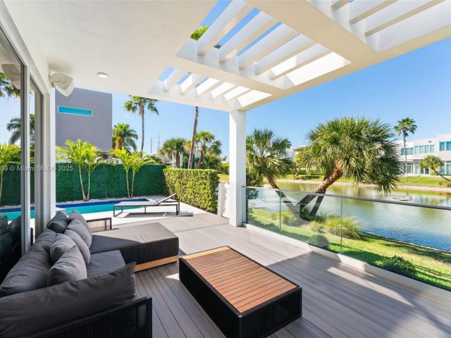 Home for rent at 10561 NW 67th Ter 10561 - photo 5725277