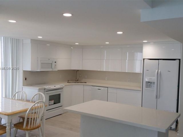 Apartment for rent  Unit #22F - photo 6914923