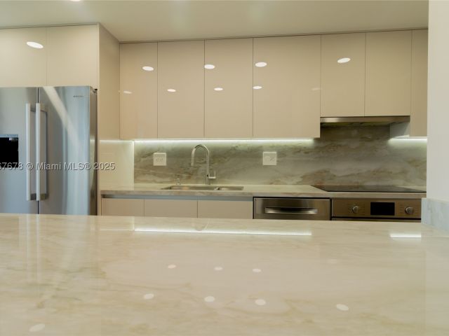 2-bedroom condo for sale in Sunny Isles Beach - 230 174th St 1015 - MondialRealty