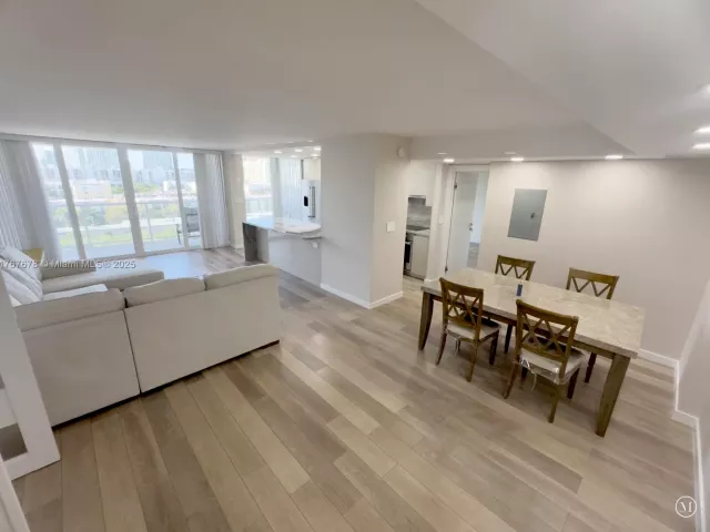 Apartment for sale  Unit #1015 - photo 5735366