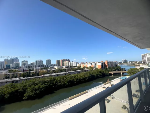 Apartment for sale  Unit #1015 - photo 5735369