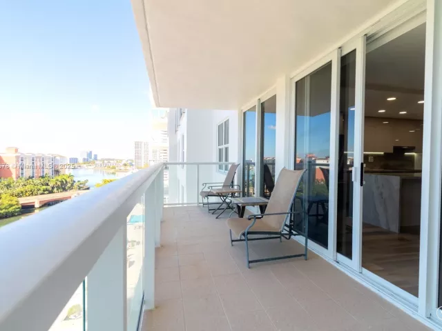 Apartment for sale  Unit #1015 - photo 5735372