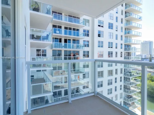 Apartment for sale  Unit #1015 - photo 5735374