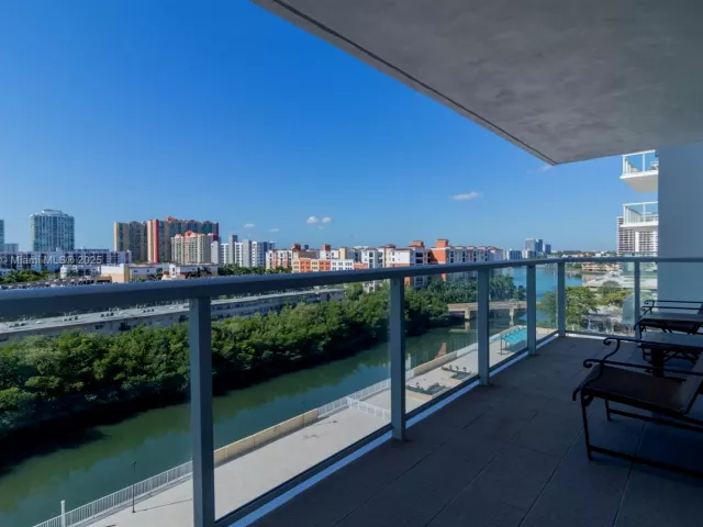 Apartment for sale  Unit #1015 - photo 5735375