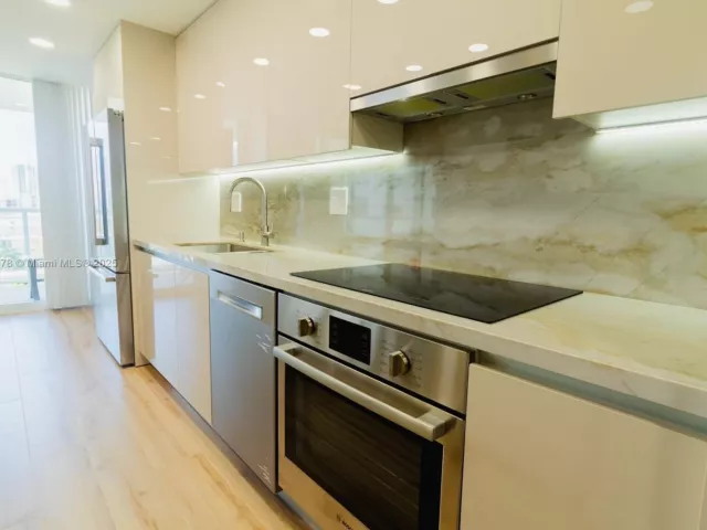 Apartment for sale  Unit #1015 - photo 5735356