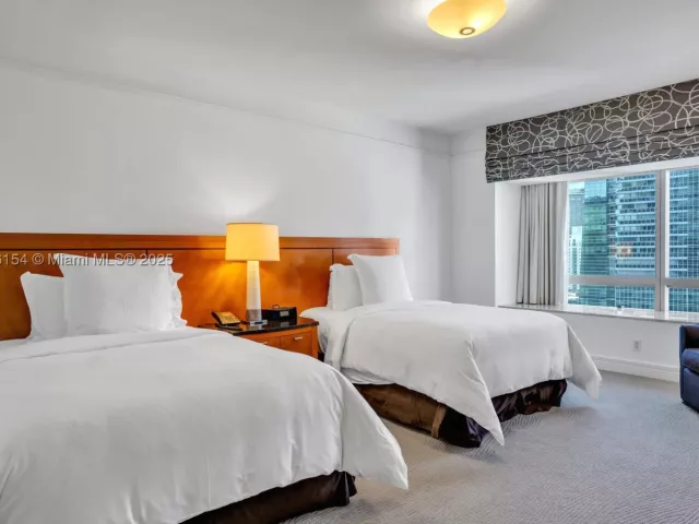 2-bedroom condo for rent in Miami - 1435 Brickell Ave 3607 - MondialRealty