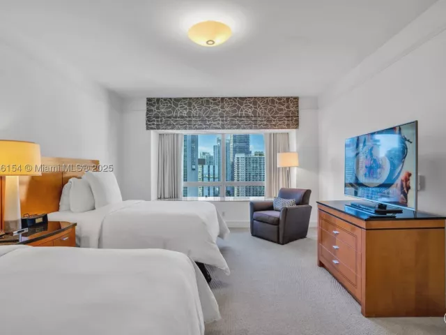 2-bedroom condo for rent in Miami - 1435 Brickell Ave 3607 - MondialRealty