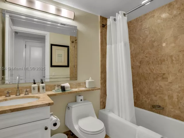2-bedroom condo for rent in Miami - 1435 Brickell Ave 3607 - MondialRealty