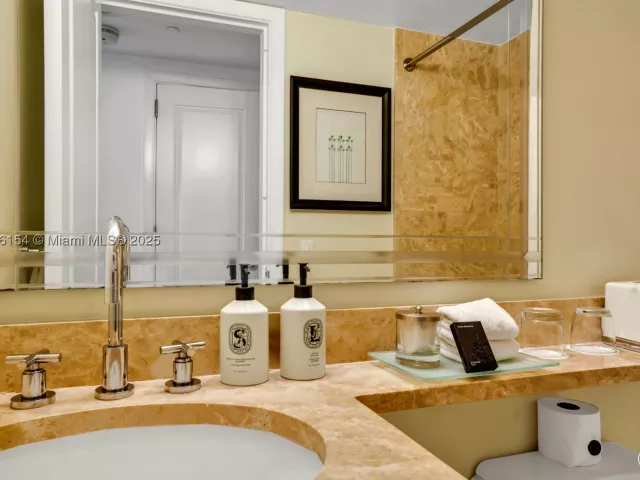 2-bedroom condo for rent in Miami - 1435 Brickell Ave 3607 - MondialRealty