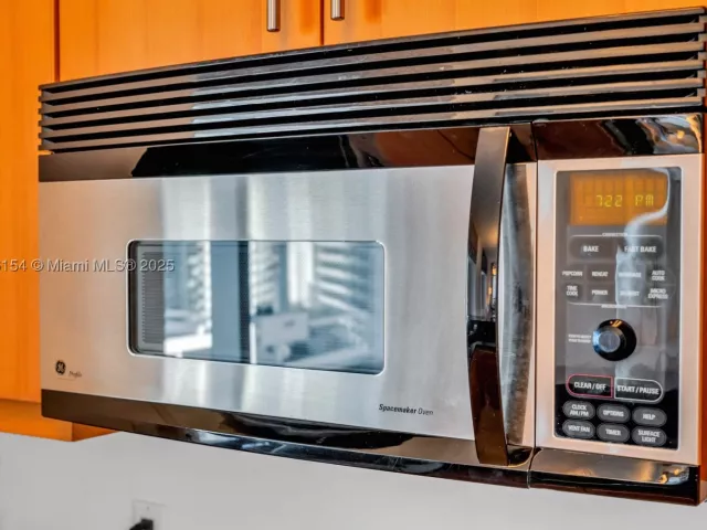 2-bedroom condo for rent in Miami - 1435 Brickell Ave 3607 - MondialRealty