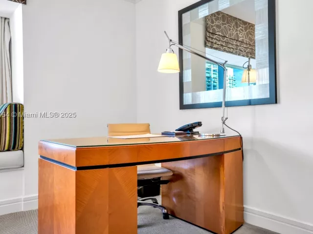 2-bedroom condo for rent in Miami - 1435 Brickell Ave 3607 - MondialRealty