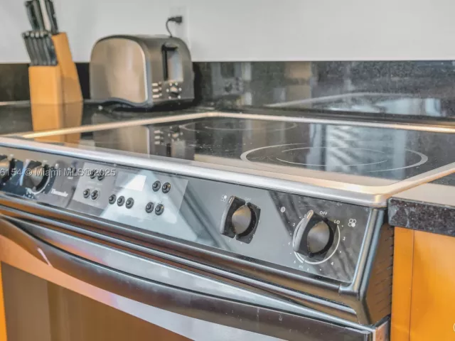 2-bedroom condo for rent in Miami - 1435 Brickell Ave 3607 - MondialRealty