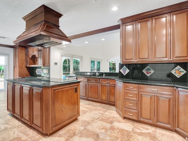 Home for sale at 930 N Parkside Circle N - photo 5822587