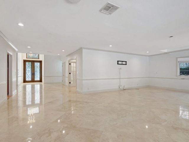 Home for sale at 930 N Parkside Circle N - photo 5822591