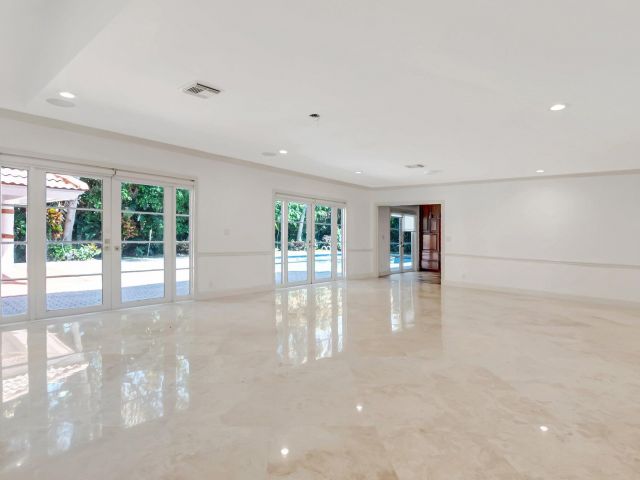 Home for sale at 930 N Parkside Circle N - photo 5822593