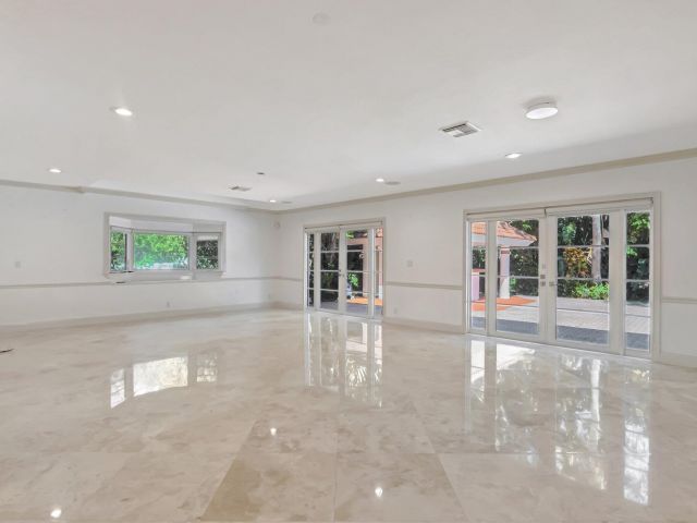 Home for sale at 930 N Parkside Circle N - photo 5822594