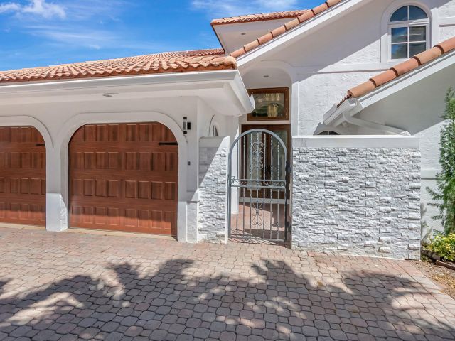 Home for sale at 930 N Parkside Circle N - photo 5822601