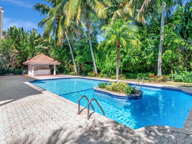 Home for sale at 930 N Parkside Circle N - photo 5822604