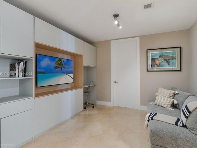 Apartment for sale  Unit #1407 - photo 5771505