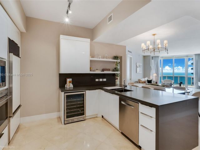 Apartment for sale  Unit #1407 - photo 5771514