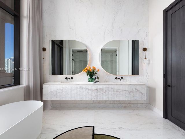 Apartment for sale  Unit #6802 - photo 5786769