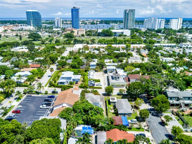 Home for sale at 1311 Georgia Avenue - photo 5748330