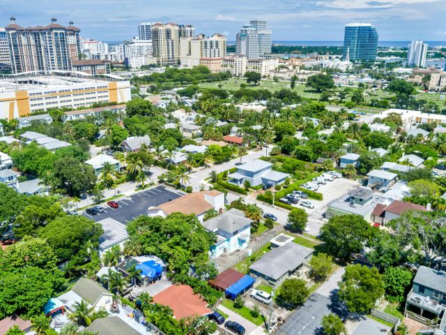 Home for sale at 1311 Georgia Avenue - photo 5748332