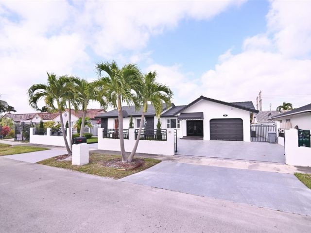 Home for sale at 30 SW 136th Ave - photo 5766633