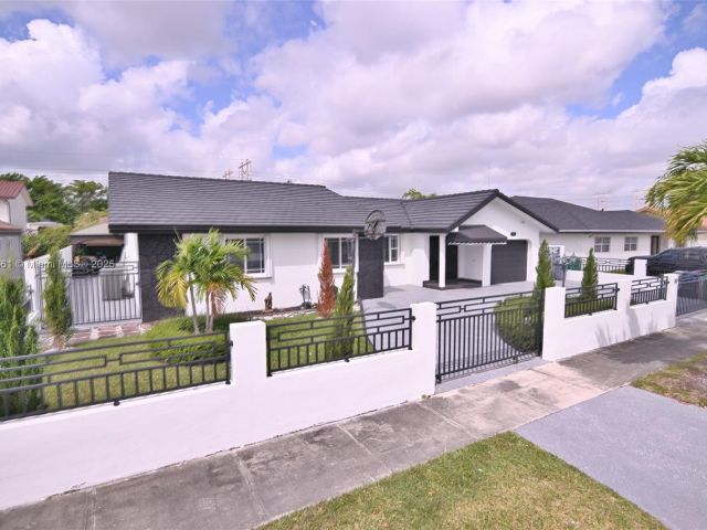 Home for sale at 30 SW 136th Ave - photo 5766634