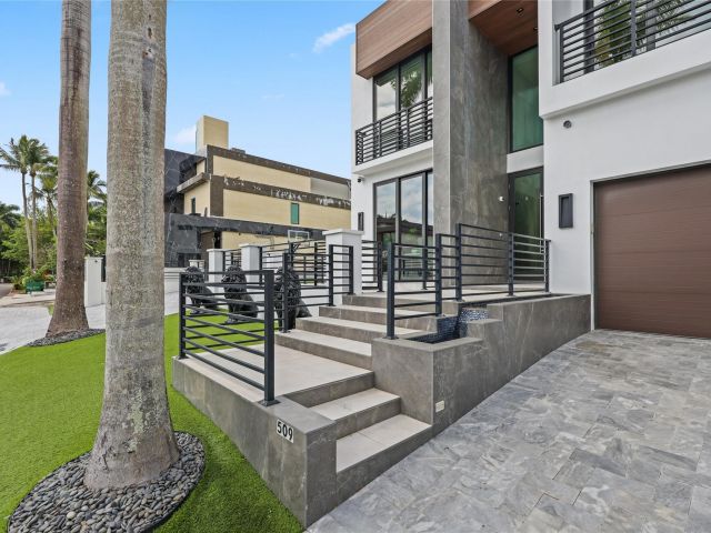 Home for sale at 509 Coconut Isle Dr - photo 5796451