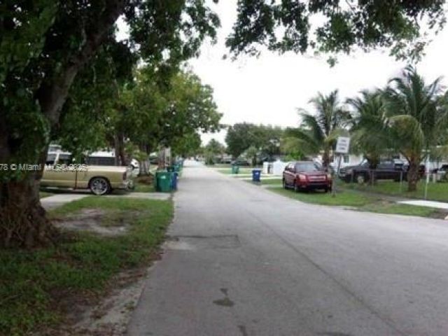 Home for sale at 8320 NW 10 Ave - photo 5733220