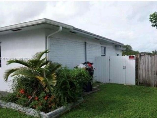 Home for sale at 8320 NW 10 Ave - photo 5733237