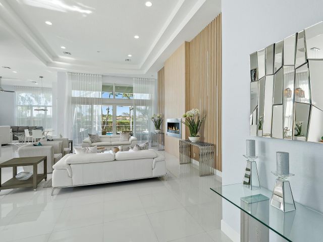 Home for sale at 8988 Lakes Boulevard - photo 5748348