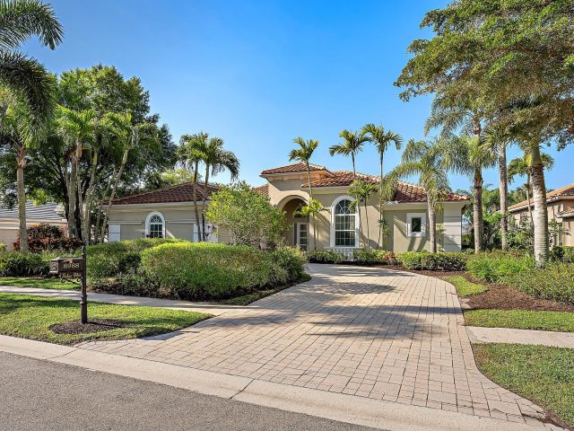 Home for sale at 8988 Lakes Boulevard - photo 5748351