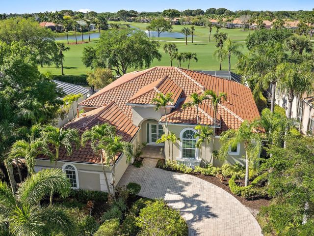 Home for sale at 8988 Lakes Boulevard - photo 5748352