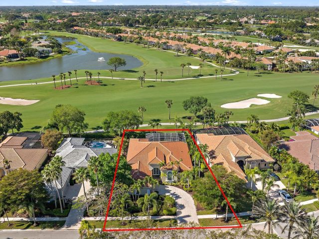 Home for sale at 8988 Lakes Boulevard - photo 5748354