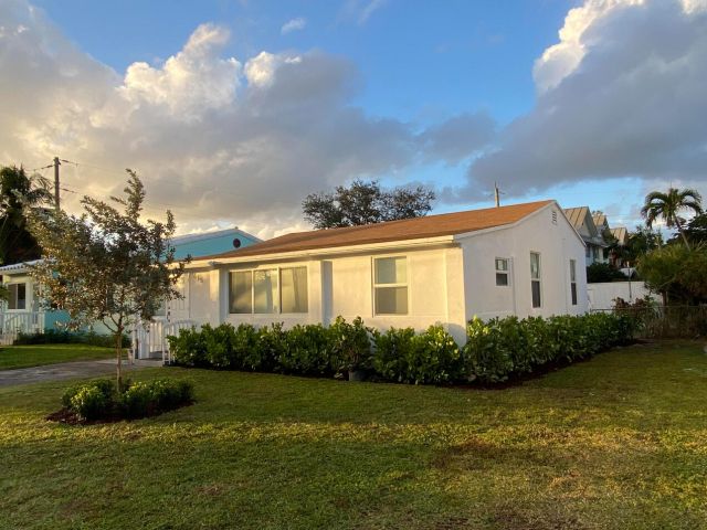 Home for rent at 615 SW 9 Street - photo 5760300